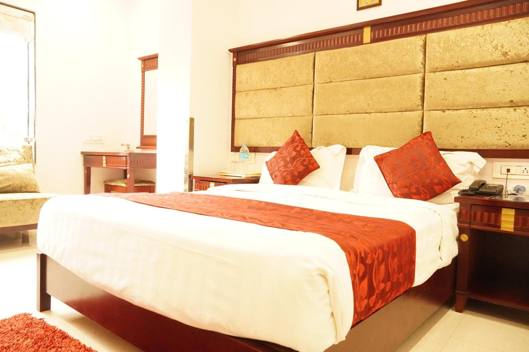 Hotel Eleven Heights ,Bhopal Exterior photo