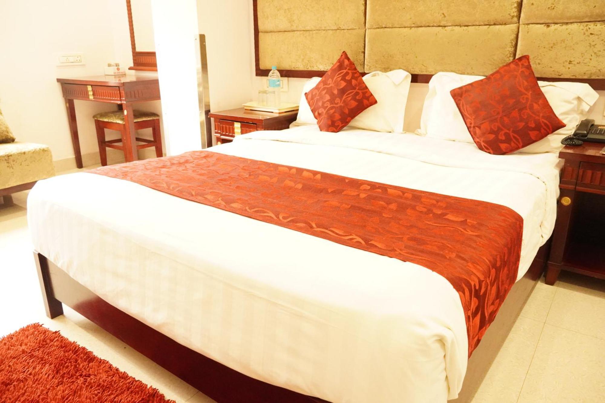 Hotel Eleven Heights ,Bhopal Exterior photo
